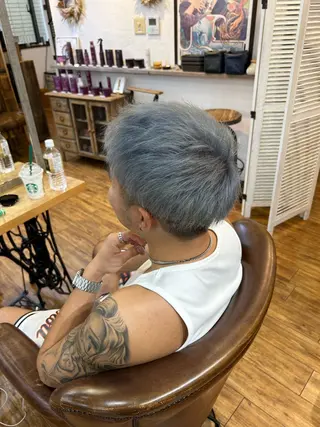 カラー メンズ 180° OneEightyDegrees 中目黒所属・Himari 【ハイトーンカラー】のヘアスタイル