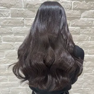 ロング 🖤デザインカラー ︎🤍ERINAのヘアスタイル