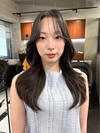 セミロング センターパート /ニュアンスパーマのヘアスタイル