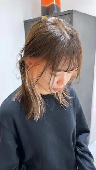 カラー ニシオカ タクヤのヘアスタイル