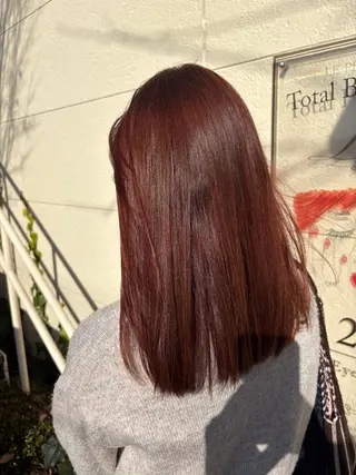 セミロング カラー 岡田 莉音のヘアスタイル