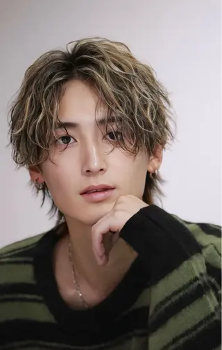 ミディアム カラー パーマ 吉名 和士のヘアスタイル