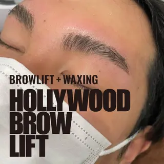 アイブロウ beautyroom Naturaのネイルデザイン