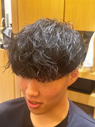 セミロング パーマ ヒロ銀座 東京駅八重洲店所属・【メンズ専門】🔥 カミマンのヘアスタイル