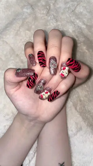 ネイル NES NAIL所属・さゆり￤推しキャラ ￤ロングネイル🩷のネイルデザイン