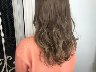 ミディアム 三好 美里のヘアスタイル