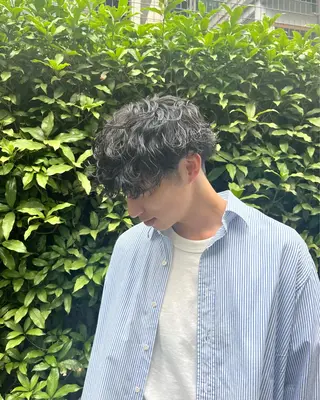 ミディアム パーマ メンズ 宮崎 恵多のヘアスタイル