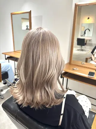 セミロング フルリール所属・フルリール/中庄/ ハイトーン/縮毛矯正のヘアスタイル