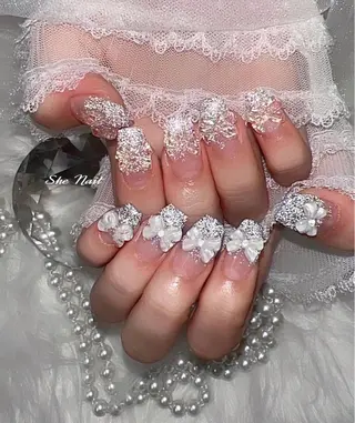 ネイル She_nail所属・ELSA_ Bellaのネイルデザイン