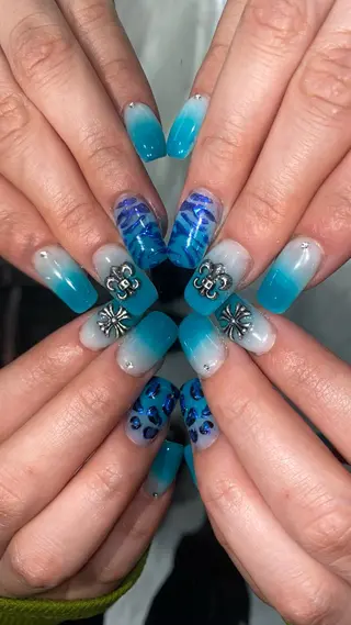 ネイル カンナ【Y2Kネイル /コーンロウ】のネイルデザイン