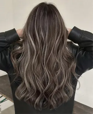 カラー NIKA所属・レイヤーカット🤍 seriraのヘアスタイル