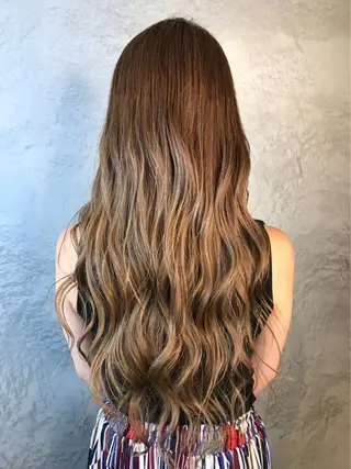 ロング ヤマモト ミナミのヘアスタイル