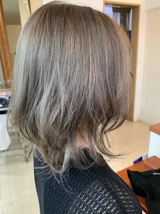 ミディアム カラー 久保 めぐみのヘアスタイル