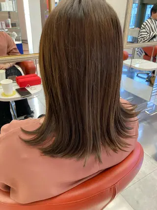 ミディアム カラー 小森 衣純のヘアスタイル