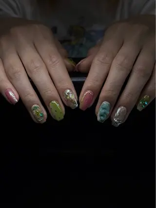 ネイル Be Colorful 新宿店所属・岩井 柚樹のネイルデザイン