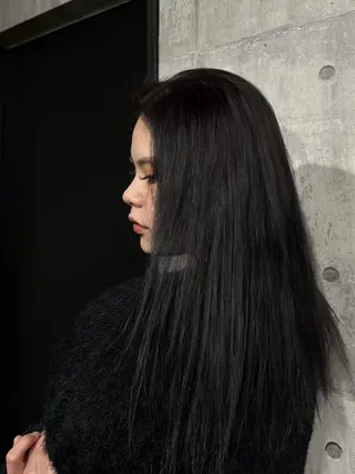 セミロング カラー amy .のヘアスタイル