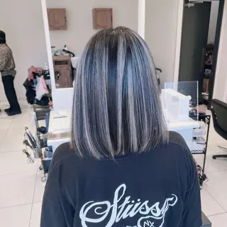 ミディアム カラー オフホワイトアンドなんば所属・福西 洋斗のヘアスタイル