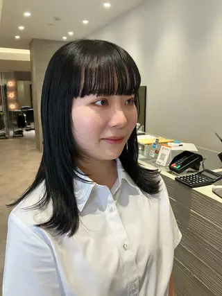 セミロング カラー サキ🤍ハイトーン 🩰くびれ巻きヘアのヘアスタイル