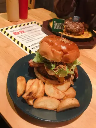 ショート カラー パーマ ヘアアレンジ メンズ キッズ ネイル マツエク・マツパ アイブロウ アニメ,Vオタク× 即効痩せエステサロンのエステ・リラクイメージ