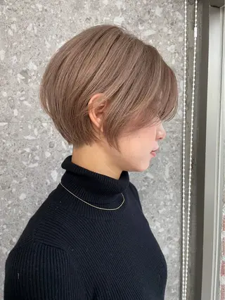 ショート ⭐ハイトーンブリーチ ミルクティーピンクのヘアスタイル