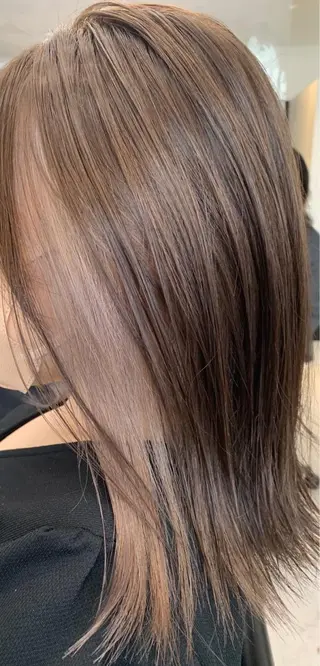 ミディアム Kro ハイトーン×ブリーチのヘアスタイル