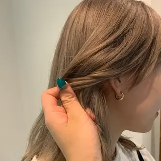 カラー 的場 莉音のヘアスタイル