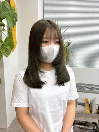 セミロング カラー era所属・azumi/ボブ/暖 色/オリーブ/縮毛のヘアスタイル