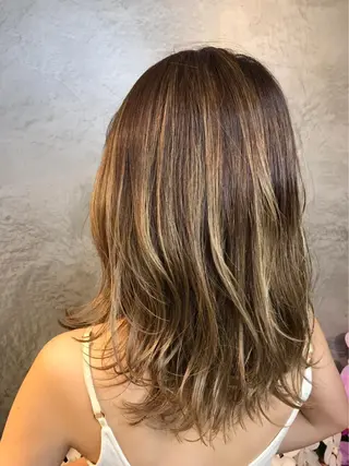 ミディアム ヤマダ ショウコのヘアスタイル