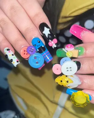 ネイル Mariris所属・ᗷᗩᑎSᗩ ᑎᗩIᒪ ՏᗩᒪOᑎのネイルデザイン