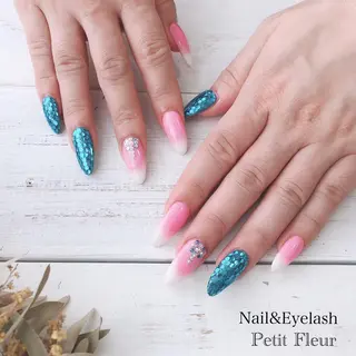 ネイル Petit Fleur所属・青柳 亜梨奈のマツエク・マツパデザイン