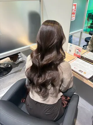 ロング 𝗕𝗼𝗻𝗵𝗲𝘂𝗿西梅田所属・ノンダメージ® 稲垣  いおりのヘアスタイル