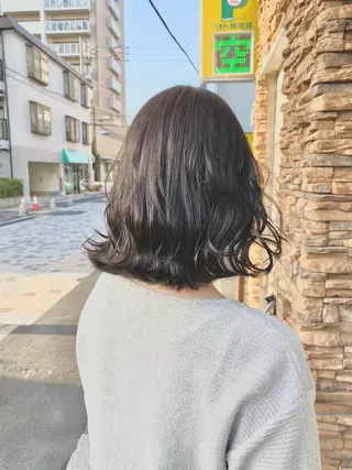 ミディアム 髙井 麻帆のヘアスタイル