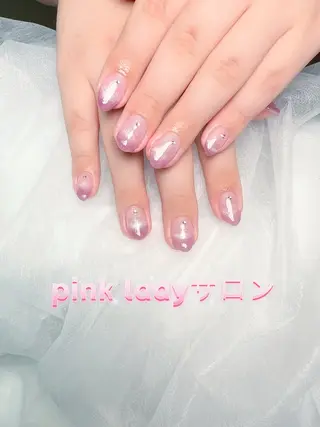 ネイル pink ladyサロン所属・べ にのネイルデザイン