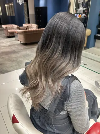 ロング カラー 海外カラー白髪ぼかし ティファニーサユリのヘアスタイル