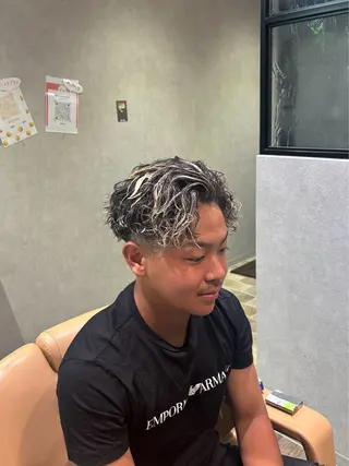 カラー パーマ メンズ アヴニールアックス所属・Takasaku Shugoのヘアスタイル