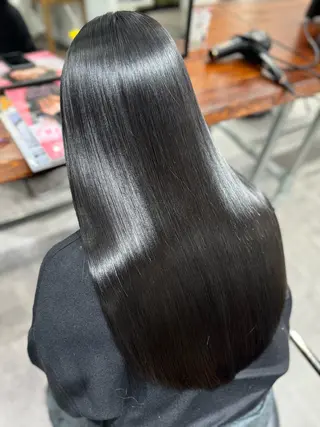 ロング ダメージレスブリーチ /艶髪/横須賀智也のヘアスタイル