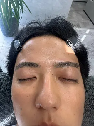 メンズ アイブロウ ARCHE-OSAKA所属・大阪心斎橋 メンズ眉毛専門の眉毛・アイブロウイメージ