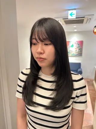 ロング カラー 安丸 結夏のヘアスタイル