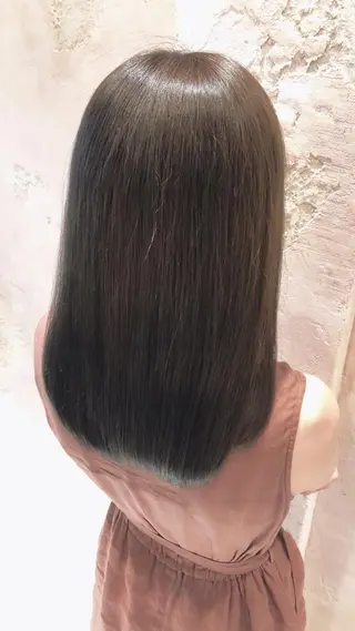 セミロング 代表山口ひな 髪質改善のプロのヘアスタイル
