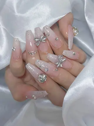 ネイル LEELA NAIL STUDIO所属・LEELA NAIL STUDIOのネイルデザイン