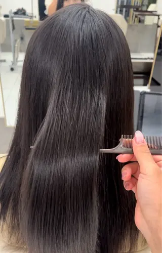 ロング 里見 愛梨のヘアスタイル