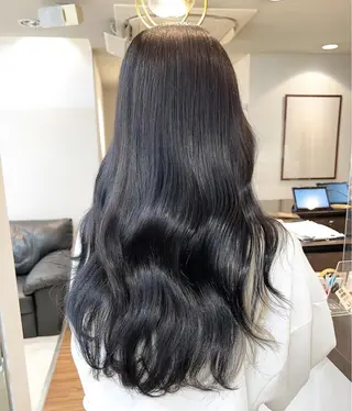 ロング カラー ANKH CROSS 新宿店所属・色ムラ修正の神様 新宿ハイトーンかすみのヘアスタイル
