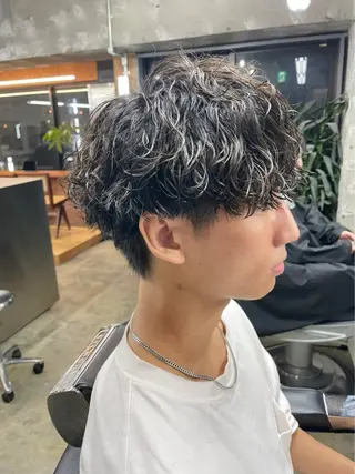 メンズ メンズパーマ特化サロンLond LOGAN所属・SEIYA メンズパーマ職人のヘアスタイル