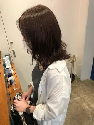 ミディアム カラー MIOベージュカラー 柔らかいカラーのヘアスタイル