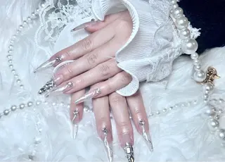 ネイル RAFFINE 月🦋🩵のネイルデザイン