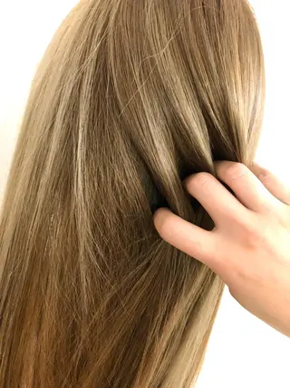 ロング Lovis moa 〘国分　かな〙のヘアスタイル