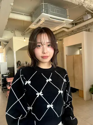 セミロング Maho/海外 レイヤー/ハイトーンのヘアスタイル