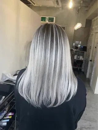 セミロング カラー ROBIN所属・指名数No.1 /NAOYAのヘアスタイル