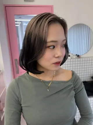 ミディアム レイヤーカット/透明 感カラー/saraのヘアスタイル