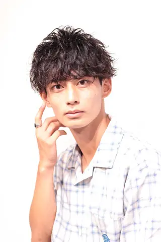 ショート カラー パーマ ヘアアレンジ メンズ キッズ アイブロウ スパイキー/フェザー /波巻き/かいとのヘアスタイル